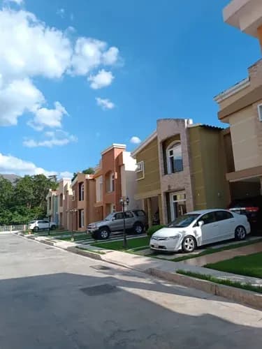 Lisbeth Garcia Vende Casa En Obra Gris Cojunto Privado En El Limon Urb Los Rauseos