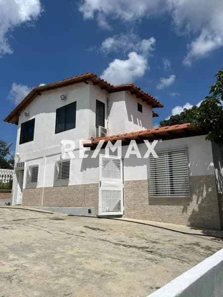 EN VENTA HERMOSA GRANJA UBICADA EN EL MANZANO.
