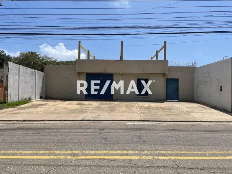EN ALQUILER LOCAL CON DEPOSITO PARA EMPRENDER O EXPANDIR TU NEGOCIO EN EL SECTOR APOSTADERO, MUNICIPIO MANEIRO, ISLA DE MARGARITA