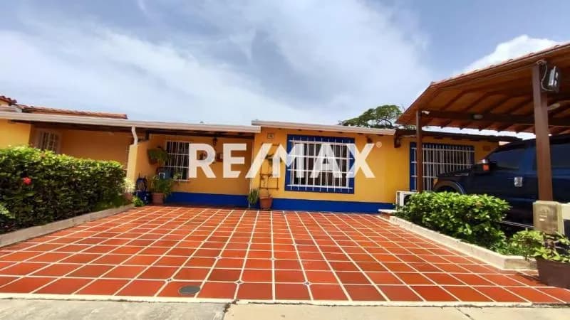 Venta de casa en urbanización Valle de Oro San Diego