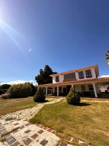 Angelica Acosta Vende Casa Con Potencial Comercial En Mañongo