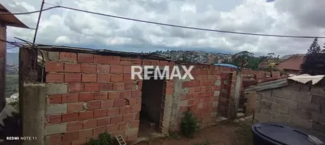 Tu Nuevo Comienzo con Vista y Potencial en Urbanización Luis Hurtado Caracas
