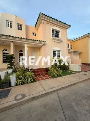 Townhouse en Venta Villa Oasis Country III Av. Milagro Norte