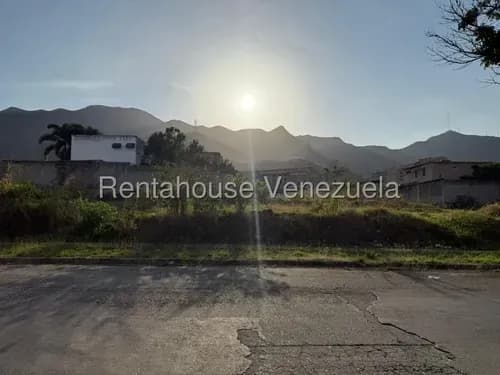 En Exclusiva Parcela De 667 M2 En Jardín Manongo, A Pasos De Sambil. Disfruta La Tranquilidad De Una Zona Residencial De Lujo Con Todo A Tu Alcance. 26-14553