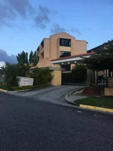 Planta Baja Duplex De 3 Habitaciones, Agradable Terraza En Un Conjunto Residencial Con Piscina En La Urbanización Loma Linda