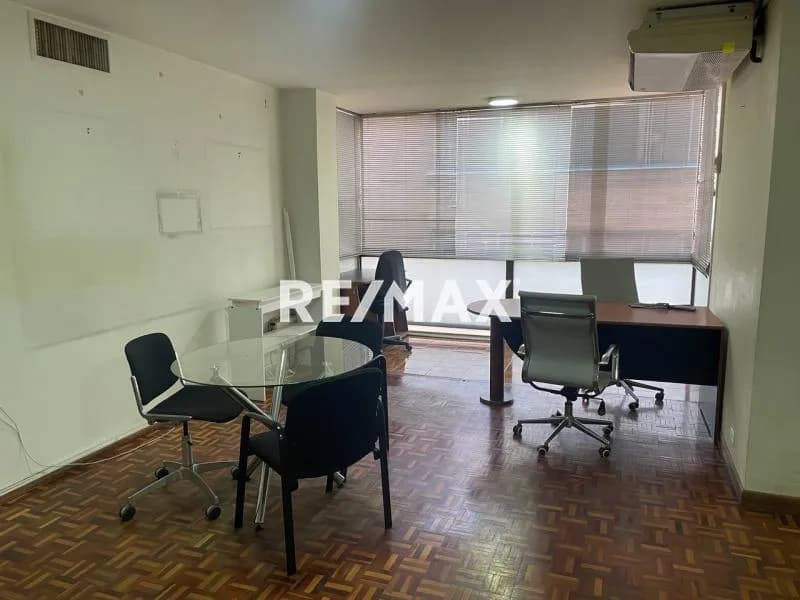 Alquiler de Exelente Oficina, Edf. Roraima 13E