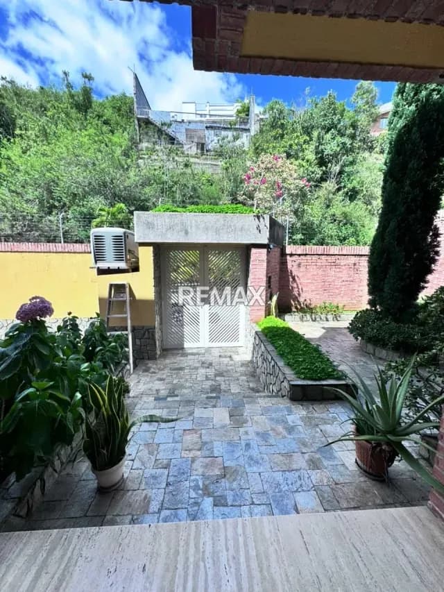 CASA EN VENTA - URB. ALTO HATILLO