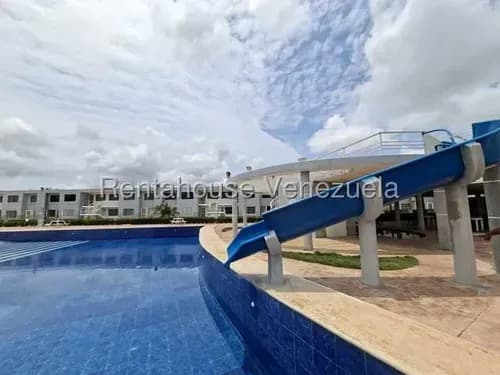 Naudy Escalona & Maribel Morillo Asesores Inmobiliarios De Rentahouse Venden Estupendo Apartamento En Chichiriviche 26-18081 Falcon-