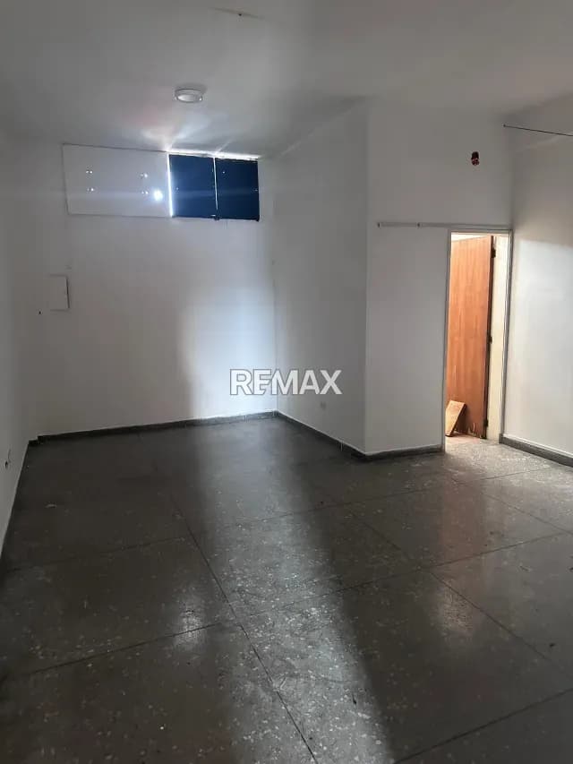 ALQUILO LOCAL COMERCIAL C.C. CARONI CENTRO