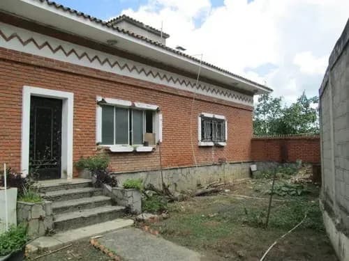 Para Inversionistas Amplio Terreno Residencial En Venta Con Excelente Ubicación Cuentan Con Todos Los Servicios Disponibles En Los Caobos Mls #26-13302