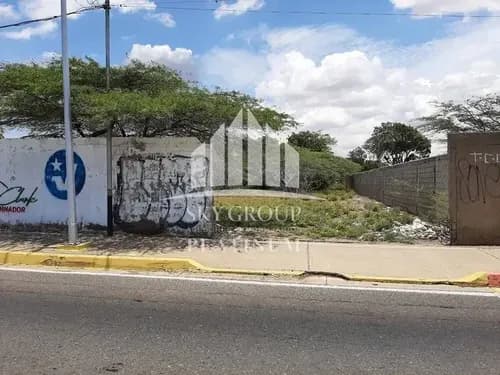 Parcela En La Avenida Táchira De Punto Fijo. Plt-260