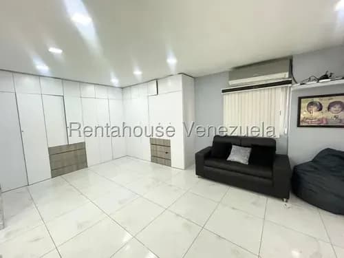 Ana Karina Molleja Vende Moderna Casa De Dos Niveles Ubicada En Ribereña,cabudare Lara /akm