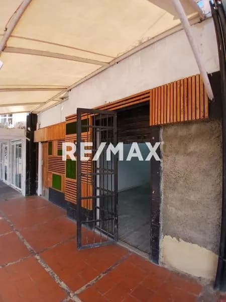 En alquiler Local Comercial zona Este