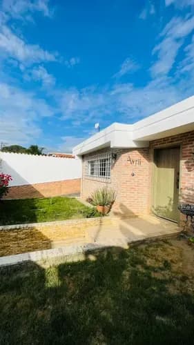 Casa De 1 Nivel En Venta Valencia Urb Trigal Centro,calle Cerrada. Moderna, Remodelada,buen Suministro De Agua (mer)