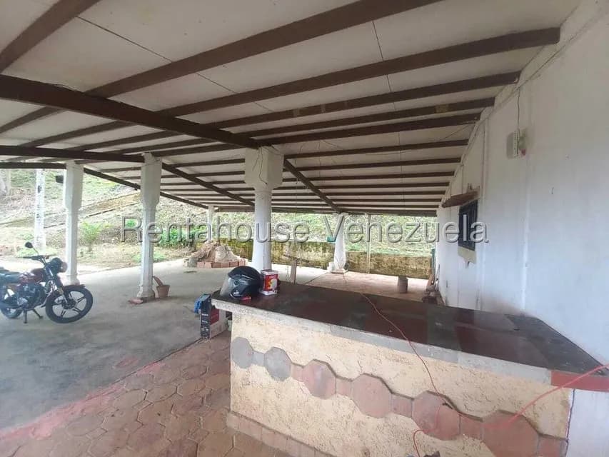 Casa (1 Nivel) en Venta en Avenida Principal Cecilio Acosta, Miranda