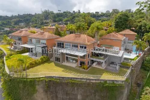 Exclusividad Absoluta, Casa En Venta Ubicada En Residencia Privada De Solo 11 Casas Y Vista A Toda Caracas En Alto Hatillo Mls #26-11504