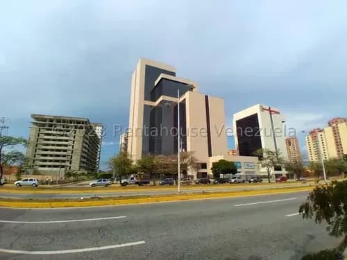 Iris Marín Vende Oficinas En Torre Financiera Al Este De Barquisimeto En Obra Gris Para Diseñar Su Gusto