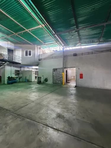 En Venta Complejo Industrial / Comercial Totalmente Construido