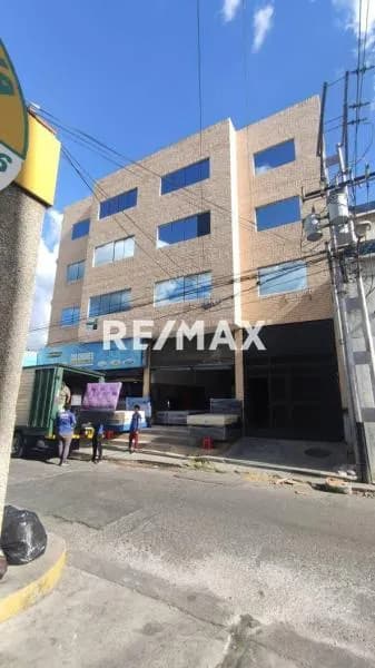 EDIFICIO EN VENTA CON OFICINAS A ESTRENAR