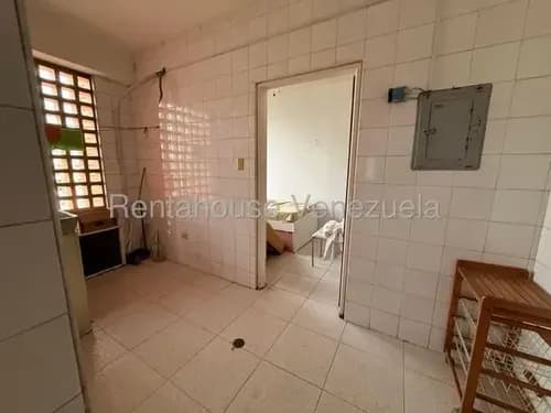 Julio Martínez Te Ofrece En Alquiler Exclusivo Apartamento Amoblado Al Este De Barquisimeto, Cód. 26-13748, Cómodas Habitaciones, Majestuosa Cocina. Listo Para Mudarse.