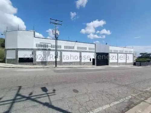 Espectacular Galpon Ubicado En Un Centro Logistico, En Excelentes Condiciones De Mantenimiento. Ideal Para Montar Su Negocio. En La Mejor Zona Comercial / Industrial De Castillito / San Diego.