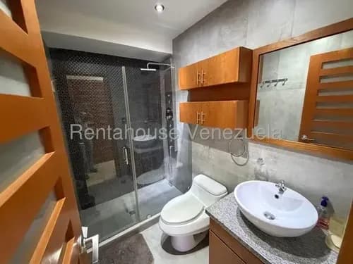 Ubicado En Una De Las Zonas Con Mejor Conectividad De La Ciudad, Mls #26-17857