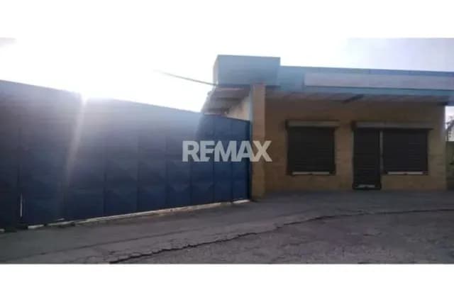 Se Vende Ferretería Con Local y Fondo de Comercio 1900 m2 Hoyo de la Puerta terreno y 1500 m2