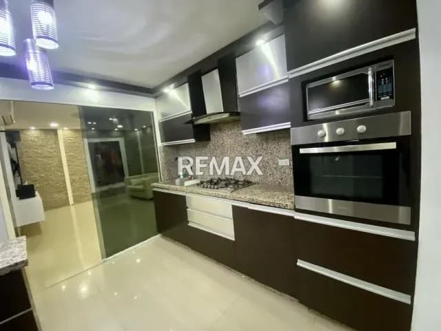 EN VENTA CASA EN CAMINOS DE TARABANA DE 3 NIVELES