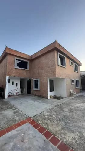 Casa En Venta, Urb Colinas De Guataparo, Planta Y Pozo, Sandra Nino