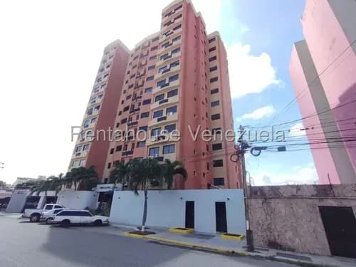 María Valera Vende Bello Apartamento En Centro-este De Barquisimeto, Amplias Habitaciones, Cocina Empotrada, Vigilancia 24/7.