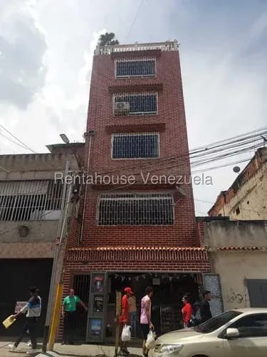 Abb / Espectacular Edificio De 6 Niveles Con 5 Apartamentos Independientes Y Terraza Techada Y Destechada, Catia En Venta / Mls #26-2189