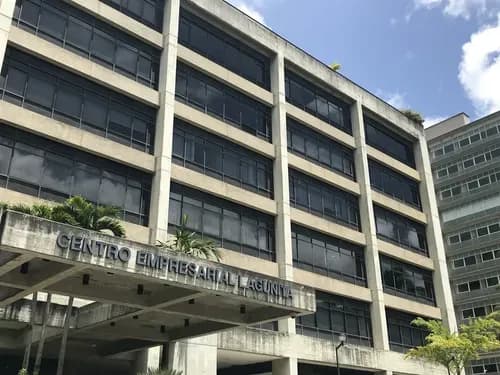 Elegante Oficina De 113,07 M2 En Alquiler En El Centro Empresarial La Lagunita, Dos Puestos Katiuska Quevedo