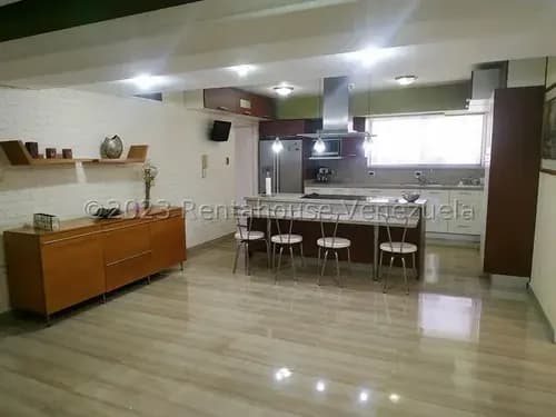 Espectacular Apartamento, Con Muy Buena Distribución Y Acabados, Pisos En Mármol, Hermosa Cocina Concepto Abierto, Amplio Estar Familiar Y Balcón. Cada Habitación Tiene Su Baño Privado,