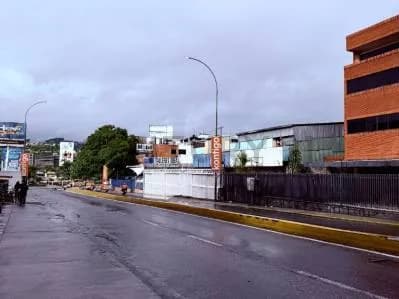 OFICINA EN VENTA - OPORTUNIDAD DE INVERSION AV. PPAL. LOS RUICES. CARACAS
