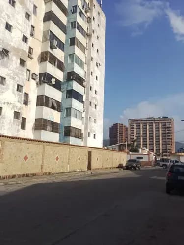 Vendo Apto. De 88 M2, 3h, 2b, 1pe, Pozo De Agua, Fácil Acceso, Ref. 38.000 - Urb. Cumboto Norte, Puerto Cabello Edo. Carabobo