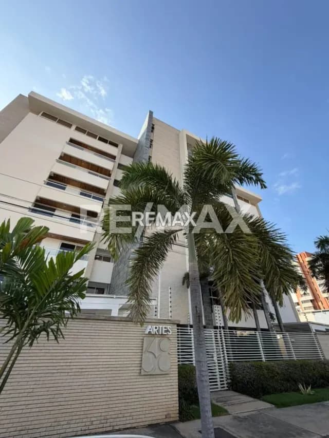 Apartamento en Alquiler Edif. Arte 68 Sector Bellas Artes