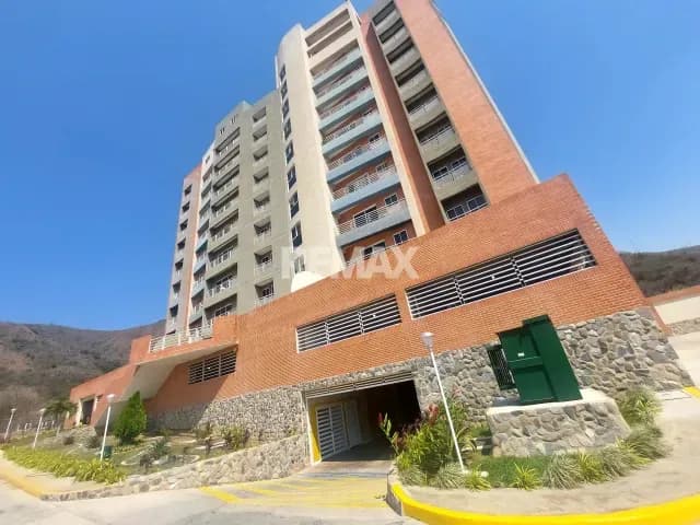 Venta de Apartamento con balcon y vista a la Ciudad en Mañongo
