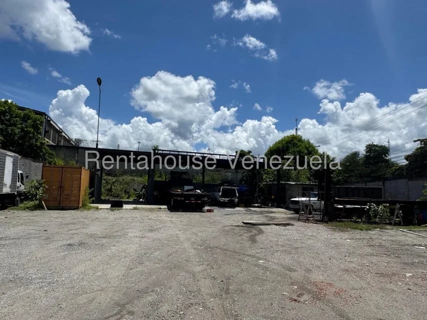 Terreno (Comercial) en Venta en El Ingenio, Miranda