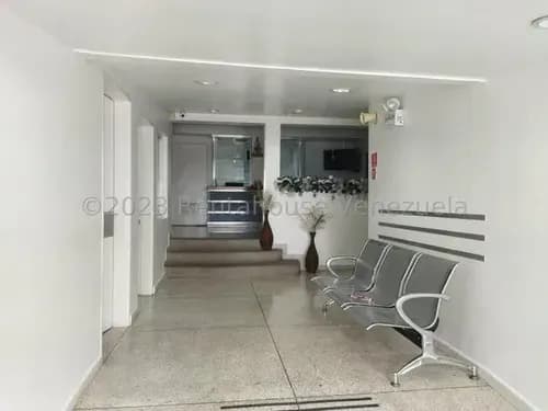 Rosa Espinoza Vende Clinica Ubicada En Valencia, Colorados, Completamente Equipada Y Activa En Su Actividad Para La Salud. 23-22972 May18