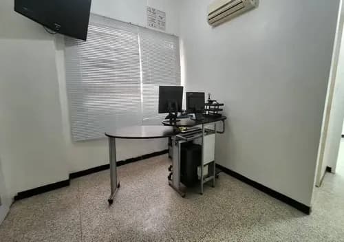 Alquiler De Oficina En Los Cortijos. ¡ Negociable ! Rg