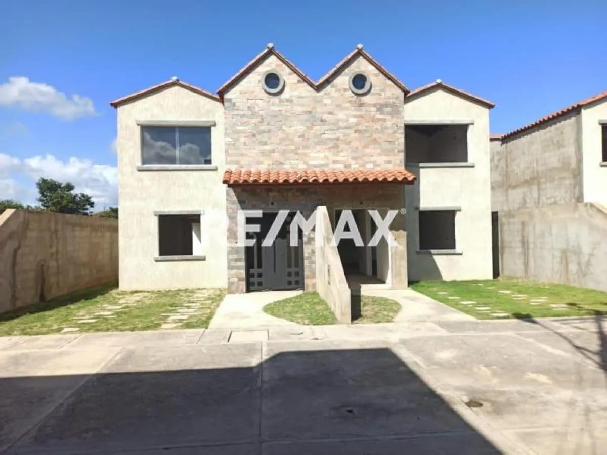 Venta de Townhouse Financiado en la Urbanización Sol de Sucre, vía Cantarrana