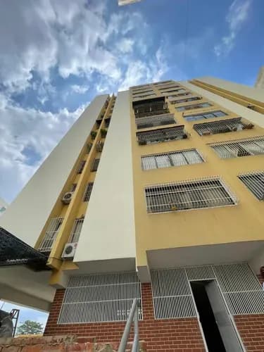 Sky Group Elegance Vende Apartamento Residencias Jacinto Lara Av Ibertador Equipado Y Actualizado Full Agua 3 Habitaciones Principal Con Baño 2 Baños Puesto De Estacionamiento Piso Bajo Sal/come
