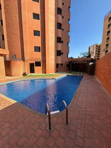 Venta De Oportunidad Penthouse En Mañongo, Res. Ineska De 504 Mts. Incluye Metraje De Terrazas *obra Blanca* Este Hermoso Conjunto Cuenta Con: *planta 50% Tanque Para El Conjunto. An