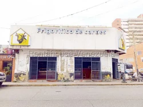 Julio Martínez Te Ofrece En Venta Local Comercial En Centro De Barquisimeto, En Zona De Alto Trafico Vehicular Y Peatonal, Ideal Para Cualquier Negocio.