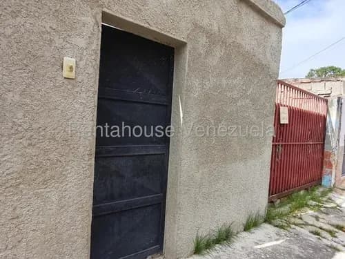 Rosa Espinoza Casa En Venta E 419 M2 En Santa Ana , Es Un Lienzo En Obra Gris De 5 Hab 26-18700 Jun15