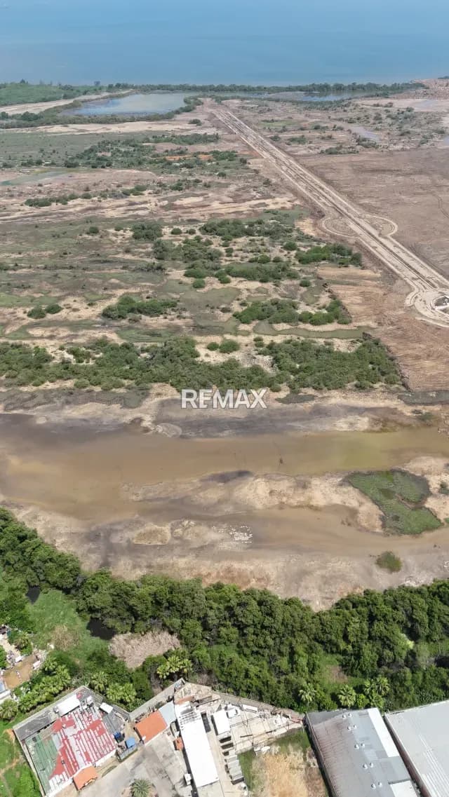 SE VENDE TERRENO EN LA AVENIDA COSTANERA- NUEVA BARCELONA
