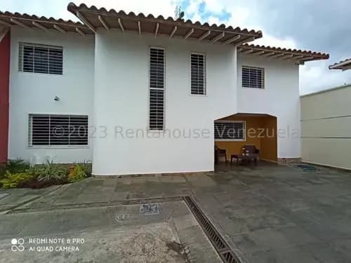 Jip 25-16149. Rentahouse Vende Moderno Townhouse Con Mas De 500 Mts2 De Construccion Con Acabados De Lujo, Area De Parrillera, Piscina Y Amplias Terrazas. Urb Santa Rosalia, Cagua