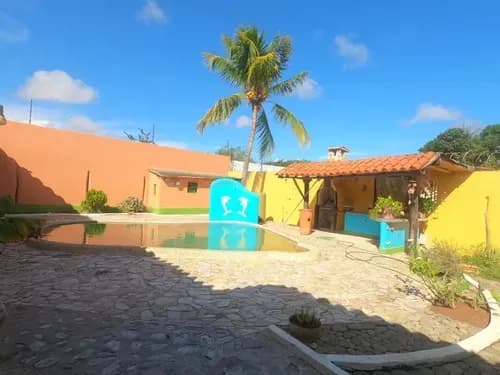 Excelente Casa Tipo Colonial En Los Robles, Con Potencial Para Posada