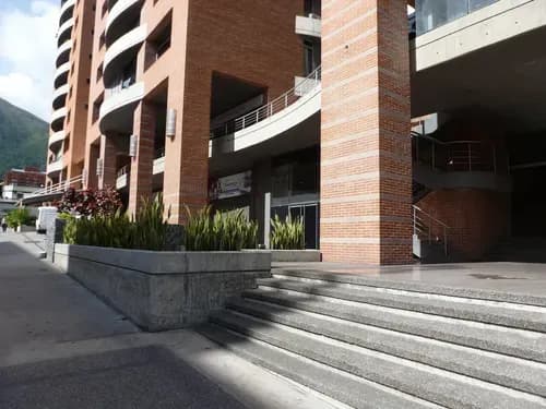 Oficina En Alquiler Urb. Los Dos Caminos. 26-18558 Neyla Cedeño