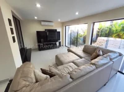Casa en venta en lara - $260k
